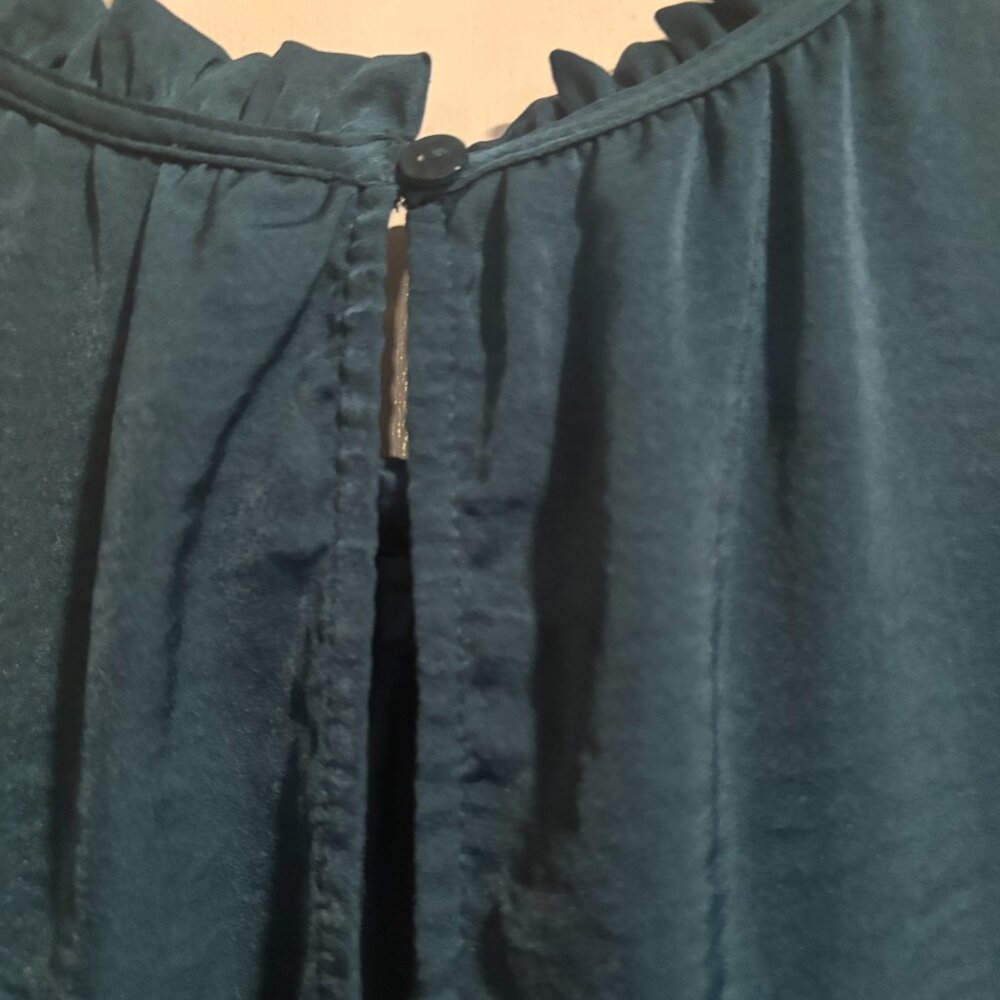 Old Navy Relaxed Sleeveless Ruffle-Trim Satin Top for Women - Picture 7 of 9